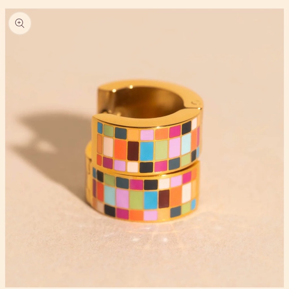 Checkered Super Chunky Huggie Hoop Earrings - Picture 9 of 12